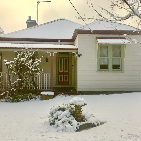 Grevillea Cottage - Family and Group Getaways