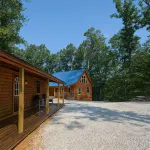 Hana Cabin at Windrock Ridge: Sleeps 5, Pet Friendly, Trail Access - Alppimaja