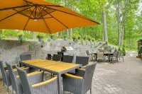 Cozy 4-bedroom house in enchanting Bushkill with private hot tub & game room - Boutique