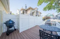 Luxury 8 BR/4.5 Ba - Just 1 block from the Beach! - 4 stelle