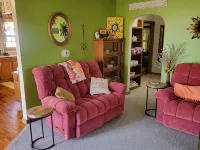 Charming 3-bedroom house with AC, WiFi in pleasant Hardwick Hotels in Rock County