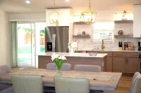 Spacious 4BR, 3BA Home/Oasis Yard Just Minutes from DFW! - Bungalows