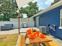 NEW Amazing Sunshine-Up 6 Guests-Private Backyard - 3-Star