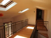 Large duplex apartment sleeps 5, private parking space, in the center