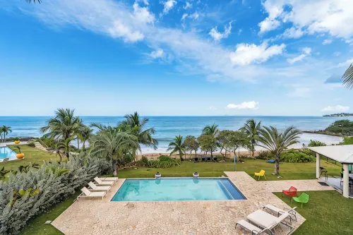 Beachfront Luxury Villa: 3BR, 3.5BA,Gazebo,Pool, Secluded Beach, Gated Community