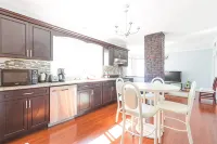 Nice 3 Bedroom Home Perfect for Access to Central Boston and Cambridge
