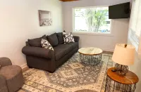 LakePointe Shores #8 Open floor cottage in Madison on the Lake - Homestays