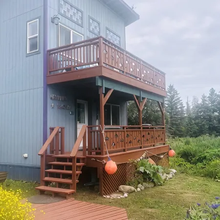 THE SEA SHANTY - A HOMER SEASIDE COTTAGE