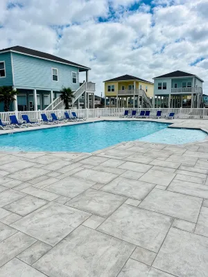 Rockport Cottage- awesome location + pool & 5 min from shopping and the beach!!! - 4-Star