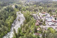 Cozy Condo in the Heart of Downtown BigFork