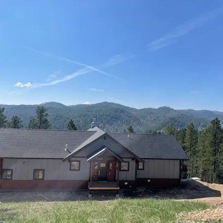 Spacious, 3 bedroom private cabin on 6 acres. Near Mickelson trail & Deadwood