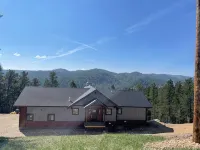 Spacious, 3 bedroom private cabin on 6 acres. Near Mickelson trail & Deadwood - Chalets
