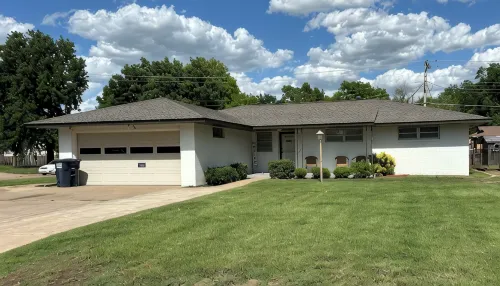 Nice 3 Bedroom, 1.5 bathroom Chickasaw House - Homestays