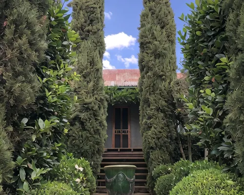 French cottage 1854 with stunning Alfesco garden โรงแรมในบีชเวิร์ธ