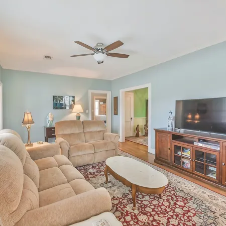 BEE in BRENHAM Holiday Cottage - Premium location walking distance to downtown