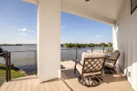 Luxurious Lake Retreat: Sleeps 18, King Suites, Pool, Slide, Sun Deck, Elevator - 4-Star