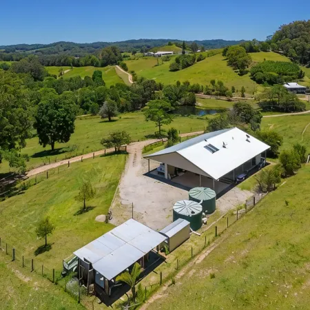 Panoramic Views, Peaceful, Fire pit, Wood BBQ, Feed the cute animals.