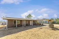 Village House - Hot Tub, Pool, walk to downtown shops - Pools