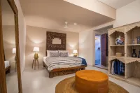 PinkPrivate Sanur - for Cool Adults Only - Bed and breakfasts