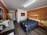 Glen Innes Lodge Motel - parking