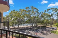 Alexander Beachfront Apartments - Ocean View