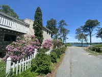 Waterfront lake house  private beach dock - Wifi