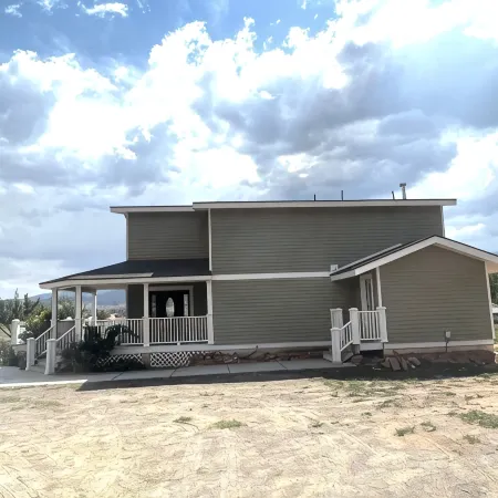 Bucolic views, spacious great room, short walk to center of town!