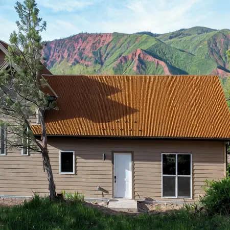 Cozy Cabin Between Town and Public Land, with Beautiful Views!
