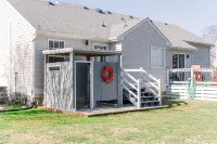Newly Renovated, 4Bd 2 BA, 1 Full Acre, Sleeps 8, and is Pet Friendly.