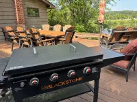 Cozy 3-bed lakefront home with deck & fireplace - Wifi