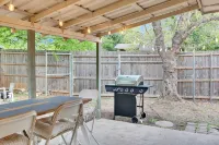 Pool & Gameroom, pet friendly, 10 Minutes from South congress, 20 from Downtown