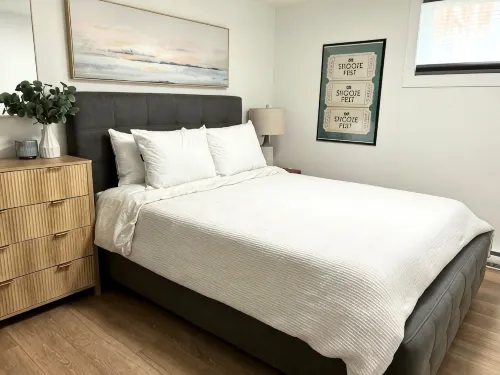 Parkside Pad in Kelowna's North End. Steps to the brewery district & the lake. - 3 stjerner