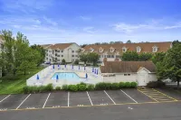 Beautiful Penthouse Condo with Community Pool & Tennis Courts