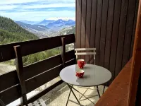 SKIS BY THE FEET- 2 ROOM / CABIN - DONE AGAIN - HIGH SPEED WIFI -CALME AND CLEAR VIEW - Apartments