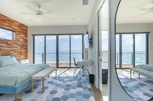Oceanfront 4-bed Villa with private pool. Weekly discount for spring and summer.