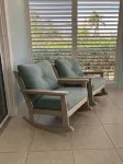The Harvey Nicole: Modern Caribbean Ocean Front Condo Grand Cayman. - 2つ星