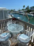 Relaxing and Inviting Home in Gated Community with 35' Seawall Private Dock - 3 tähden