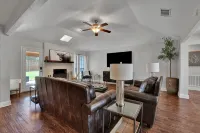 Great Home with Southern Charm and Great Space - Bungalows
