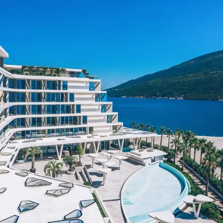 Carine Hotel Kumbor Superior