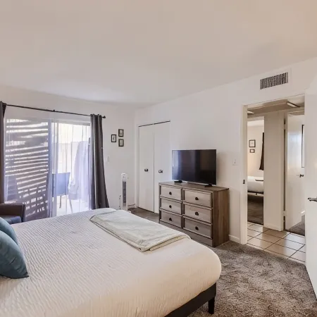 Cool & Comfy Tempe Townhome - Walk to Sloan Park, min to ASU, Town Lake or Mill!