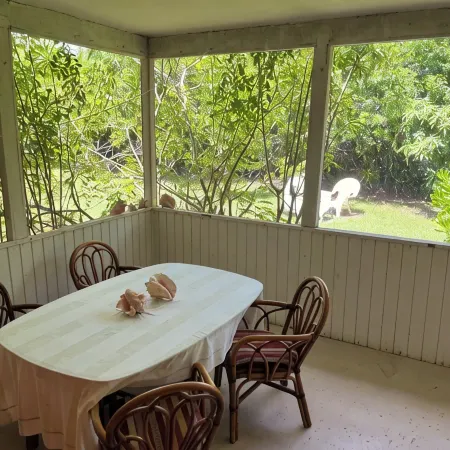 Spacious 3 Bed, 2 Bath Winter escape, near beach, includes car