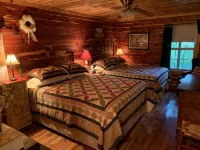 Delightful Log House on the Little Red River with Hot Tub! - 3-Star