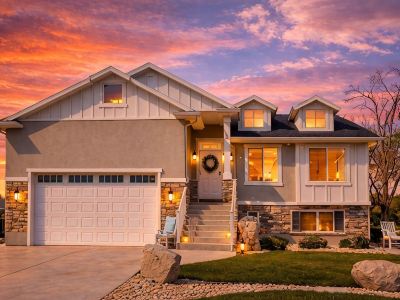 Entire Home, Sleeps 18, Private Outdoor Hot Tub, Pool Table, Near Ski Resorts