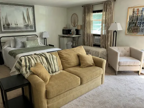 Studio w/pool & hot tub -only minutes to Triple Crown hiking trails