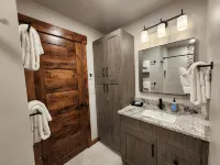 Newly Remodeled Old Town/2 King Suites/Pet Friendly/Deck/Grill/EV/Carport - 4 星級