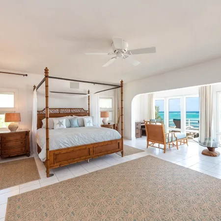 So Serene Oceanfront Villa, Rum Point, Private Beach, Hot Tub, Kayak, Snorkeling