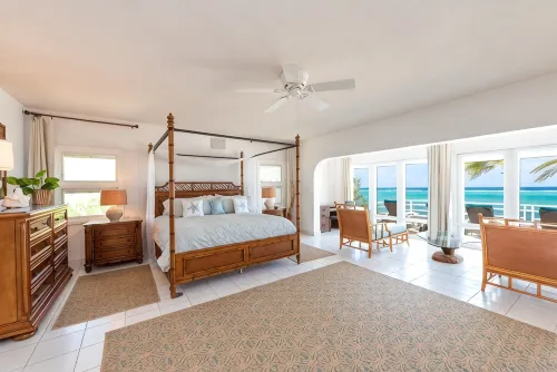 So Serene Oceanfront Villa, Rum Point, Private Beach, Hot Tub, Kayak, Snorkeling