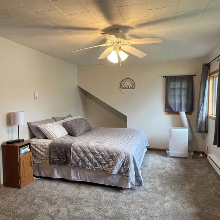 Peaceful 3-Bedroom 1 1/2 Bath Cabin on a Serene, Secluded Lake