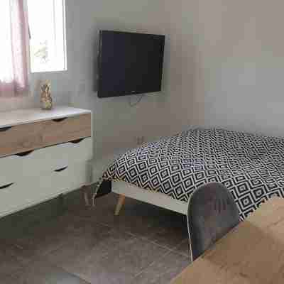 Beautiful, peaceful villa close to all amenities Rooms