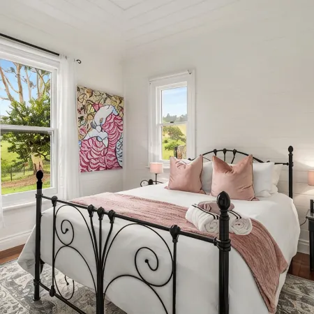 Historic country cottage on beautiful estate minutes from Bowral and Mittagong